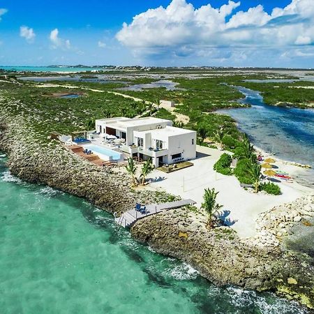 Luxury Oceanfront Villa Delivers Mind Blowing Views, Direct Access To The Ocean Providenciales Exterior photo