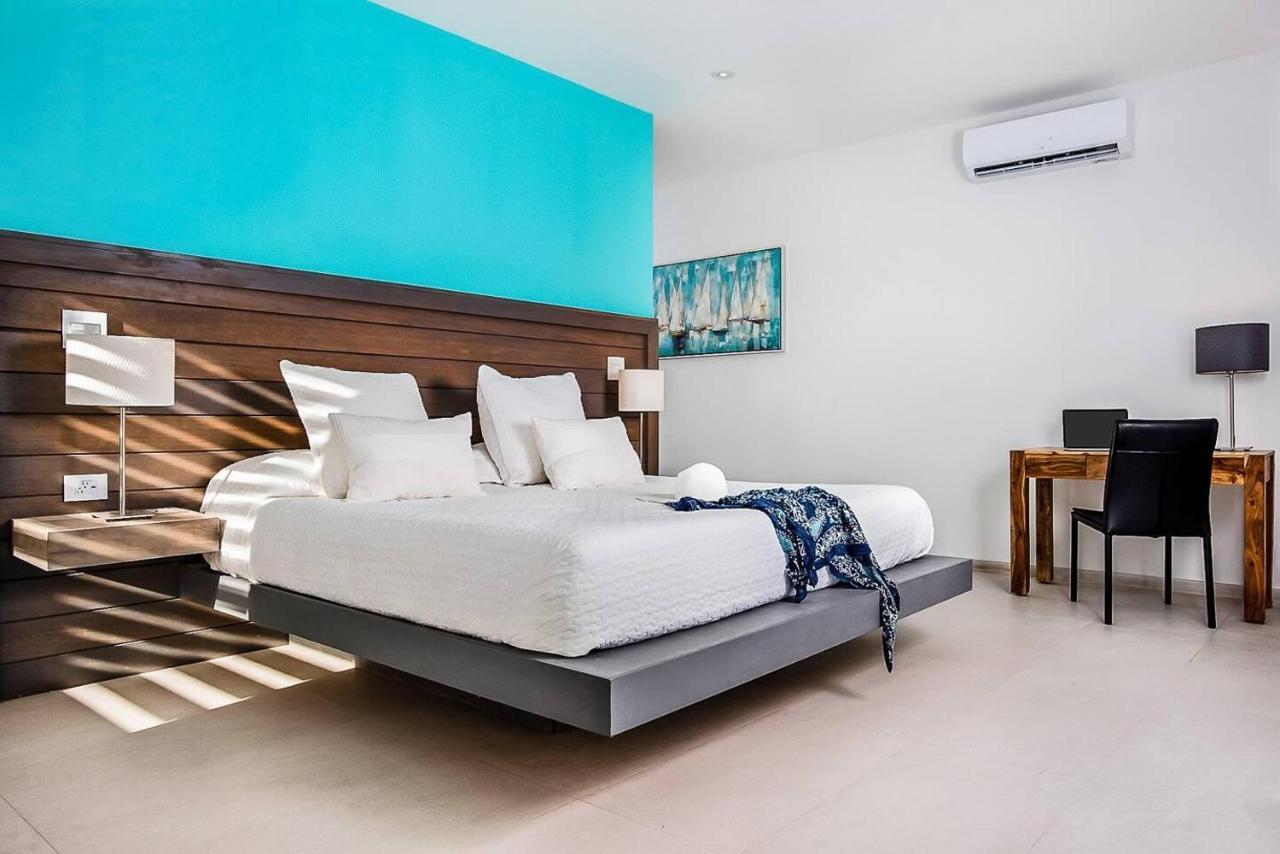 Luxury Oceanfront Villa Delivers Mind Blowing Views, Direct Access To The Ocean Providenciales Exterior photo