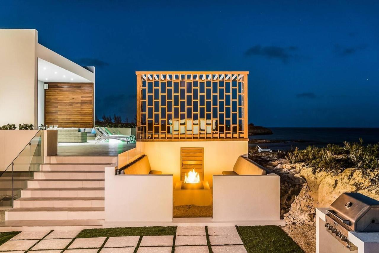 Luxury Oceanfront Villa Delivers Mind Blowing Views, Direct Access To The Ocean Providenciales Exterior photo