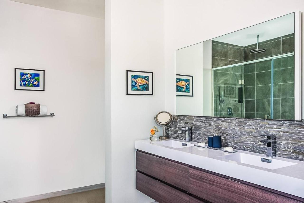 Luxury Oceanfront Villa Delivers Mind Blowing Views, Direct Access To The Ocean Providenciales Exterior photo