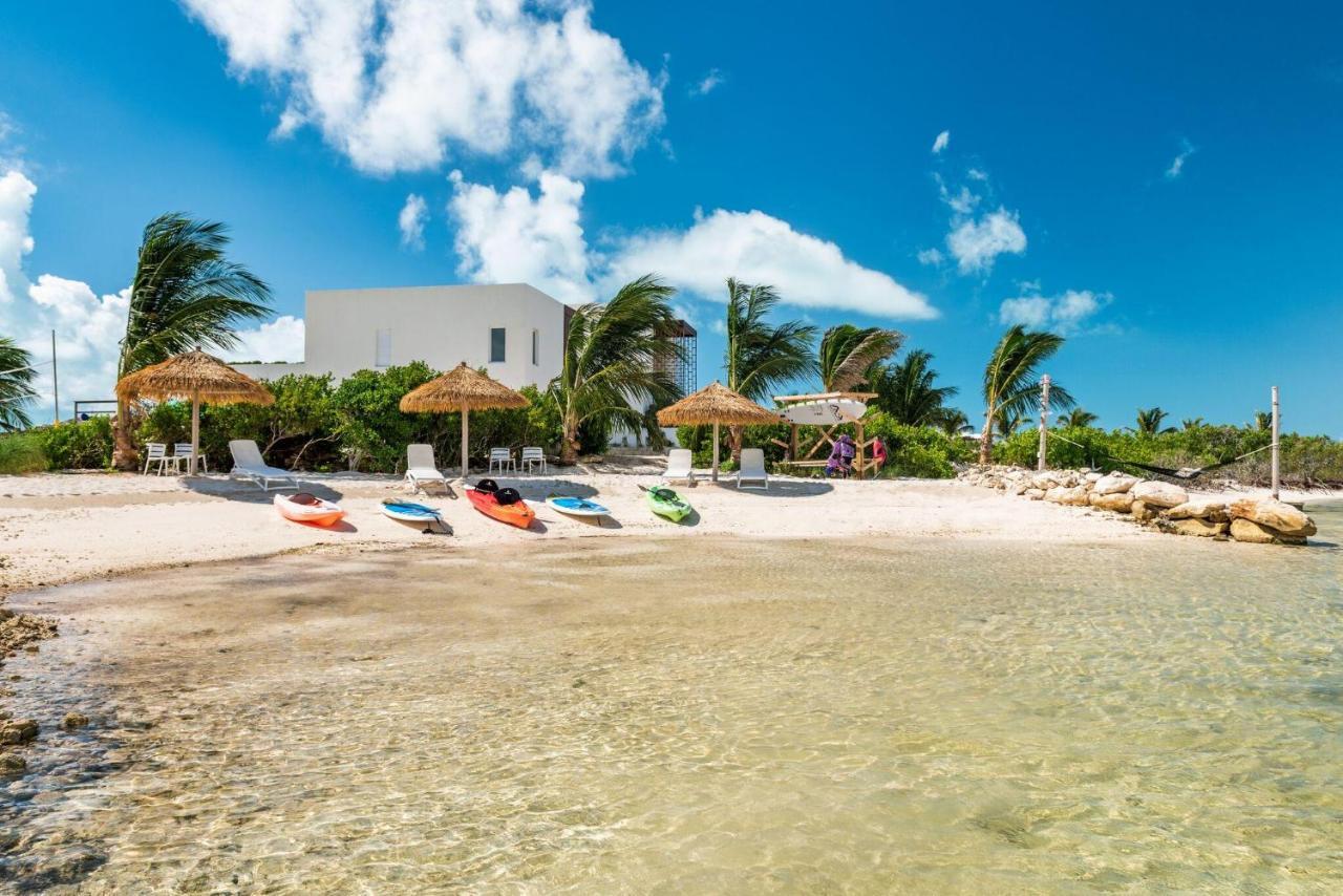 Luxury Oceanfront Villa Delivers Mind Blowing Views, Direct Access To The Ocean Providenciales Exterior photo