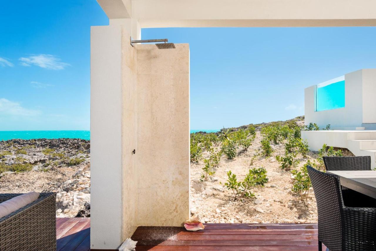Luxury Oceanfront Villa Delivers Mind Blowing Views, Direct Access To The Ocean Providenciales Exterior photo