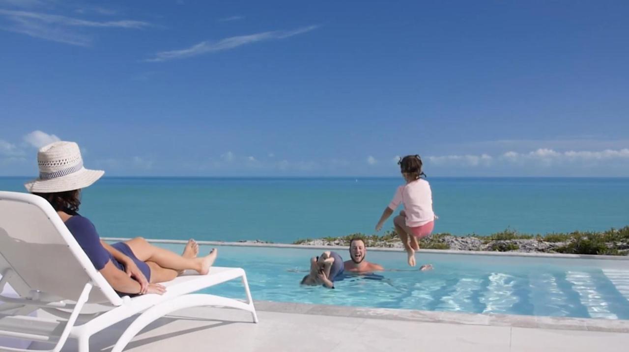 Luxury Oceanfront Villa Delivers Mind Blowing Views, Direct Access To The Ocean Providenciales Exterior photo
