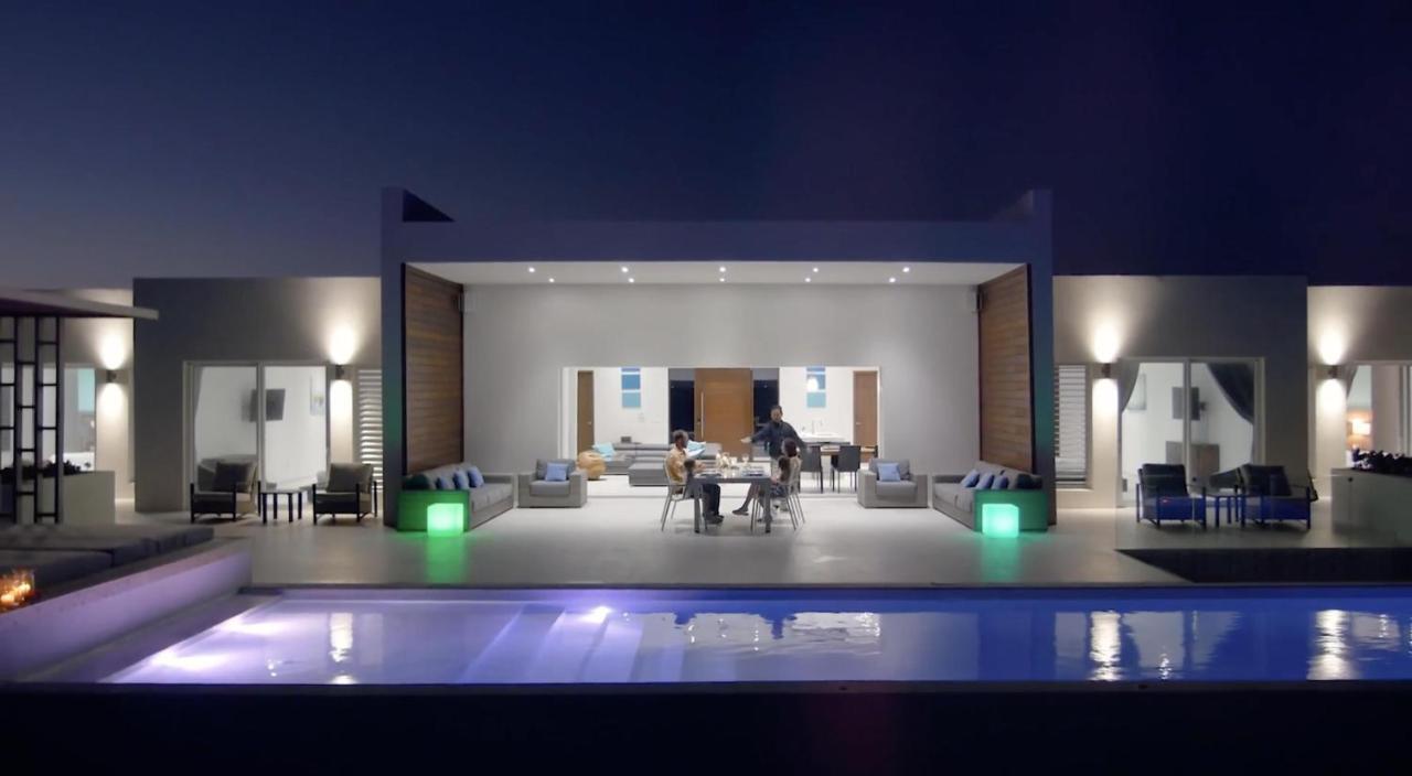Luxury Oceanfront Villa Delivers Mind Blowing Views, Direct Access To The Ocean Providenciales Exterior photo